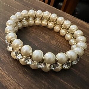 Small dog pearl stretchy collar.   Absolutely adorable!